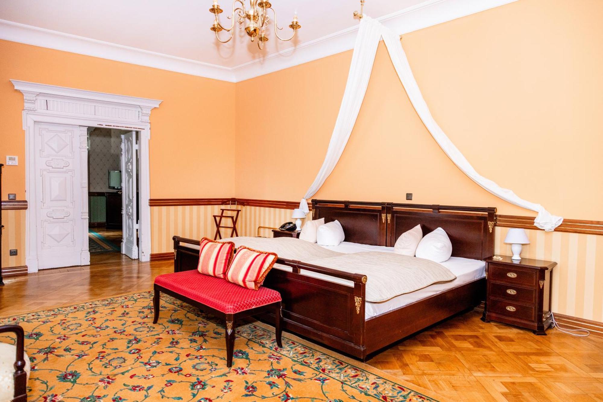 Schloss Hotel 4*